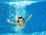 Bazénová chemie je nedílnou součástí údržby vody v bazénu